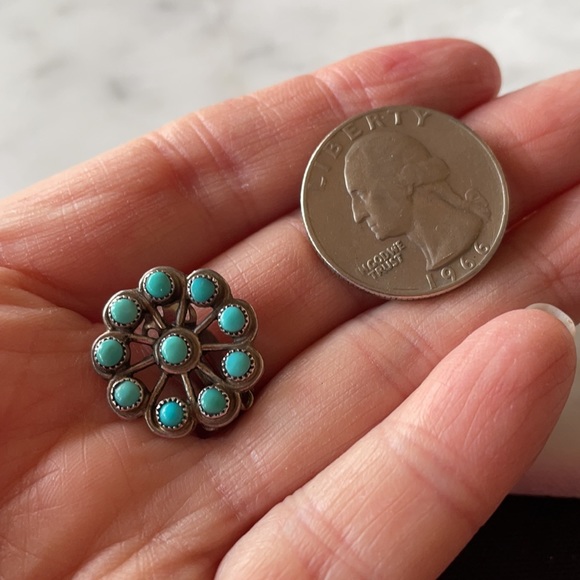 Vintage Zuni Native American Turquoise Flower Earrings - Picture 6 of 6
